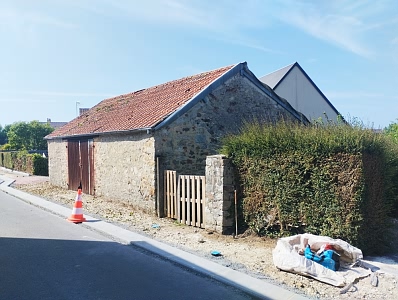Stone house to renovate near Néhou