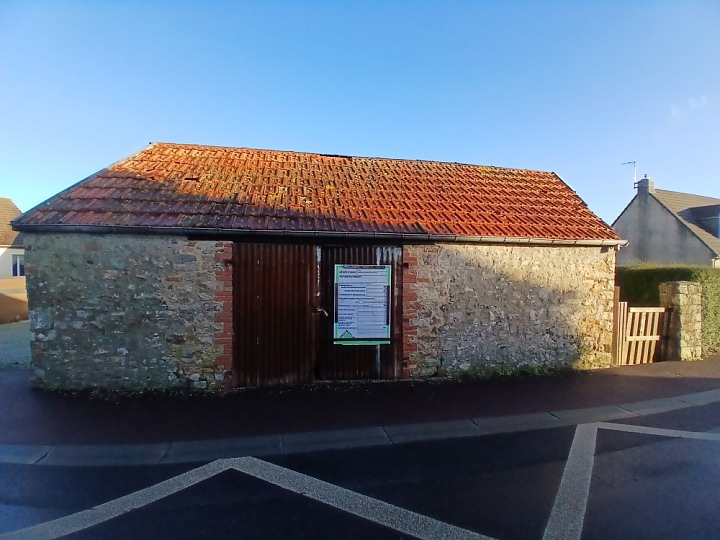 Stone house to renovate near Néhou
