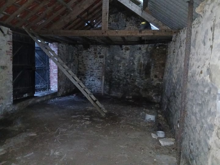 Stone house to renovate near Néhou