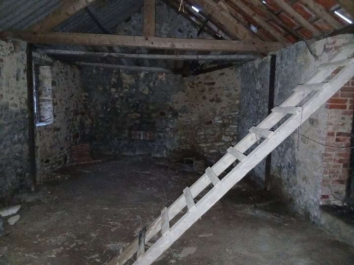 Stone house to renovate near Néhou