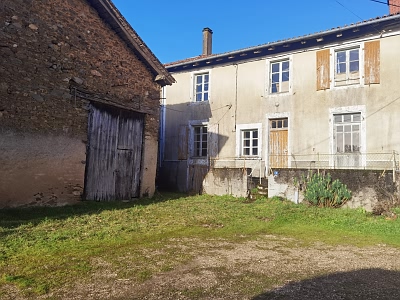 Stone house to renovate near Suaux