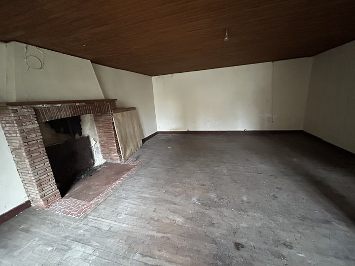 Stone house to renovate near Suaux