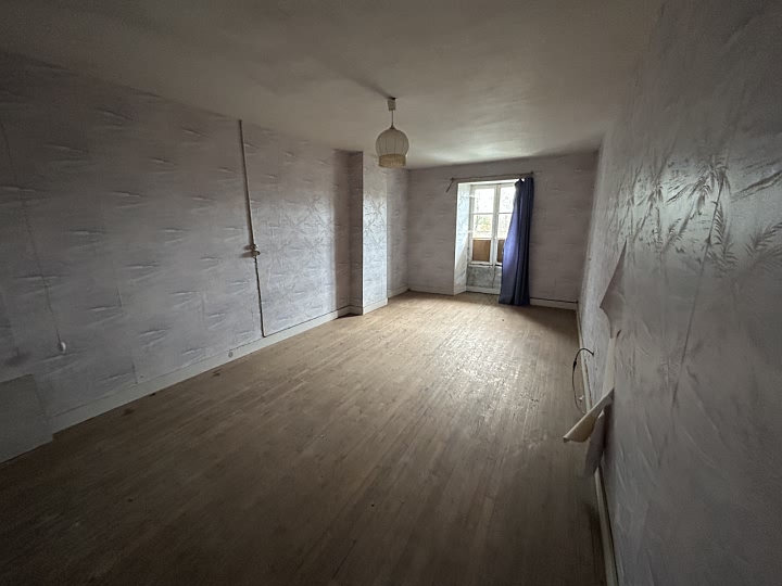 Stone house to renovate near Suaux