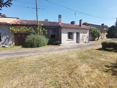 Stone house to renovate near Suaux