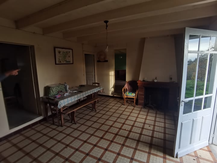 Stone house to renovate near Suaux