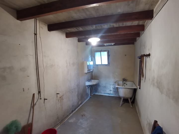 Stone house to renovate near Suaux