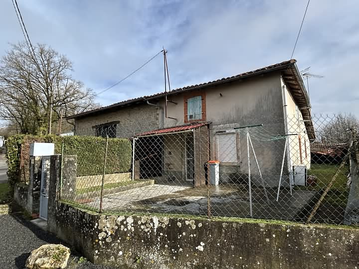 3 bed stone house for sale near Suaux