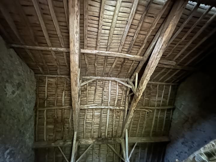 Stone barn to renovate near Suaux