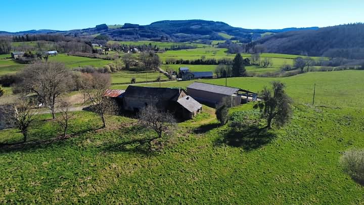 Stone barn to renovate near Affieux