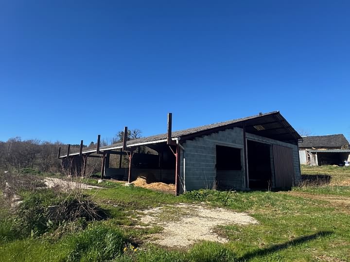 Stone barn to renovate near Affieux