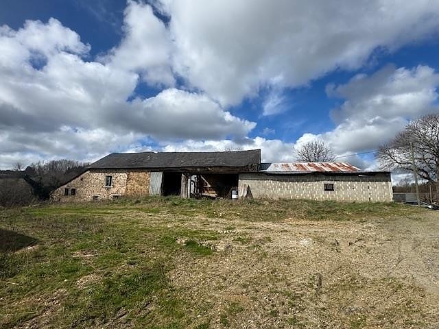Stone barn to renovate near Affieux