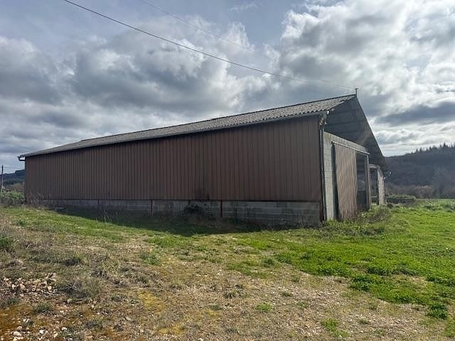 Stone barn to renovate near Affieux