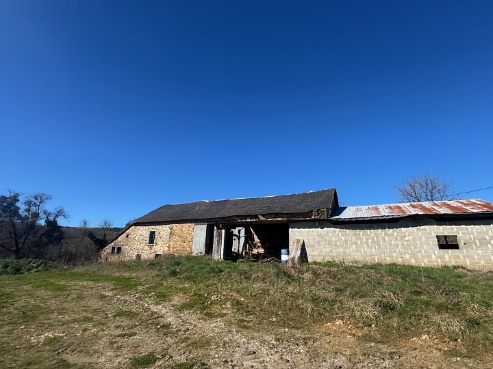 Stone barn to renovate near Affieux