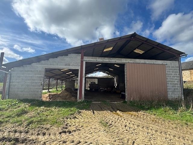 Stone barn to renovate near Affieux