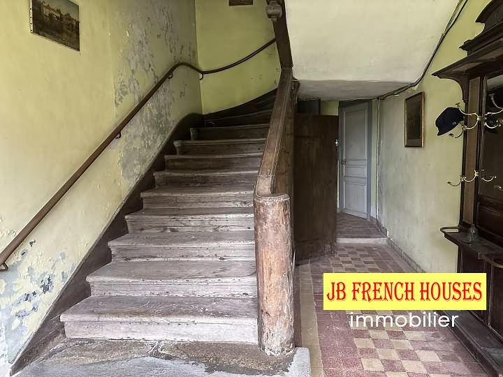 9 bed stone house for sale near Noth