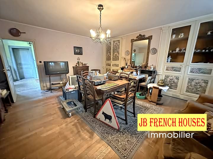 9 bed stone house for sale near Noth