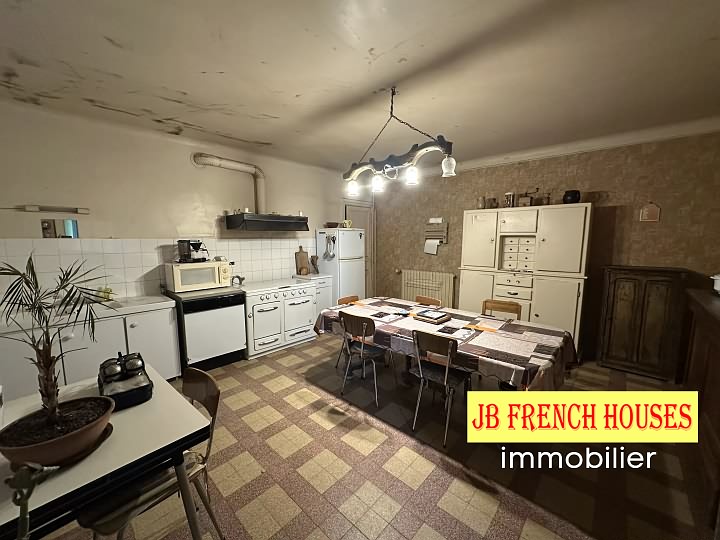 9 bed stone house for sale near Noth