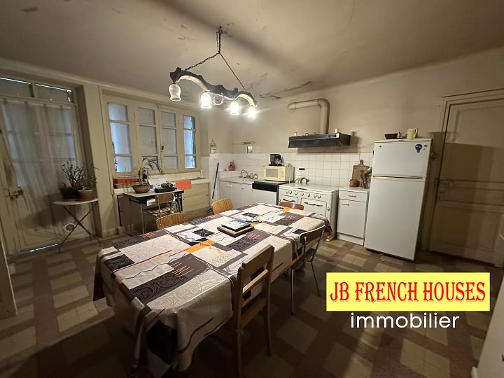 9 bed stone house for sale near Noth