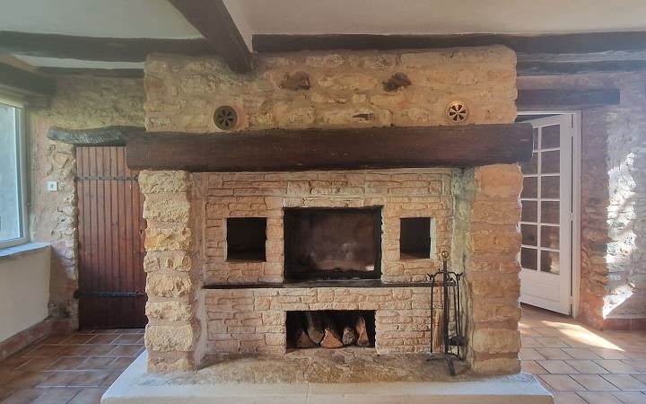 2 bed stone house for sale near Dordogne and Lot