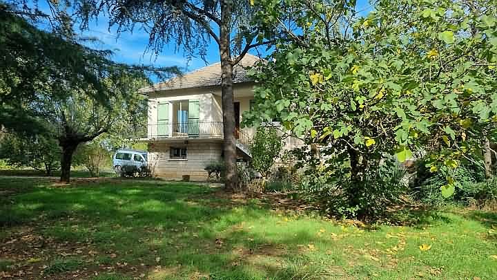 5 bed stone house for sale near Goulat