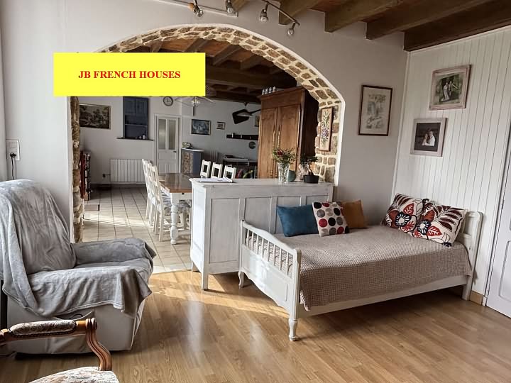 4 bed stone house for sale near Lesbois