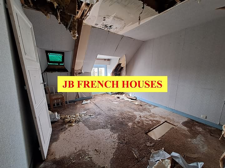 Stone house to renovate near Loutehel