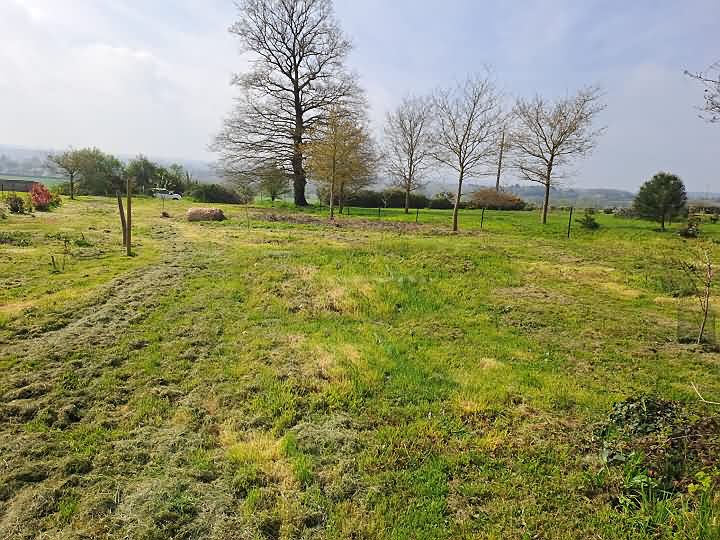 Stone house to renovate near Loutehel