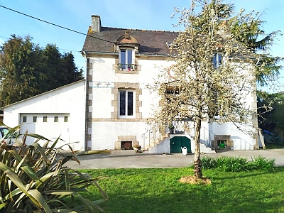 Maison en pierre de 2 chambres à vendre près de Le Sourn