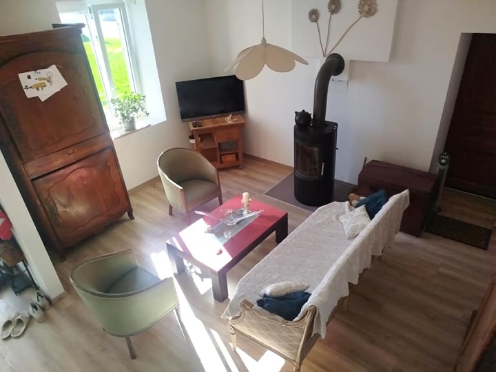 Maison en pierre de 2 chambres à vendre près de Le Sourn