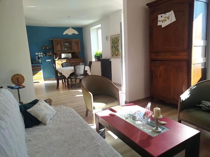 Maison en pierre de 2 chambres à vendre près de Le Sourn