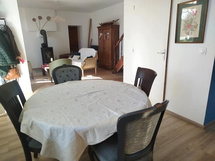 Maison en pierre de 2 chambres à vendre près de Le Sourn