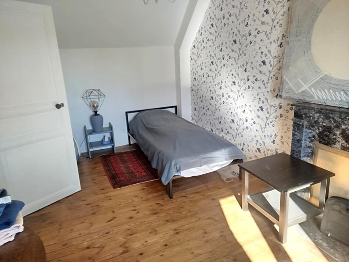 Maison en pierre de 2 chambres à vendre près de Le Sourn