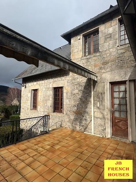 4 bed stone house for sale near Affieux