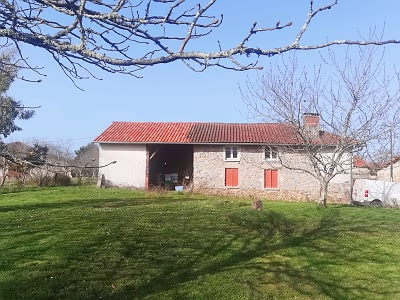 Stone barn to renovate near Suaux