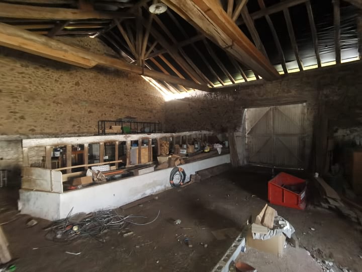 Stone barn to renovate near Suaux