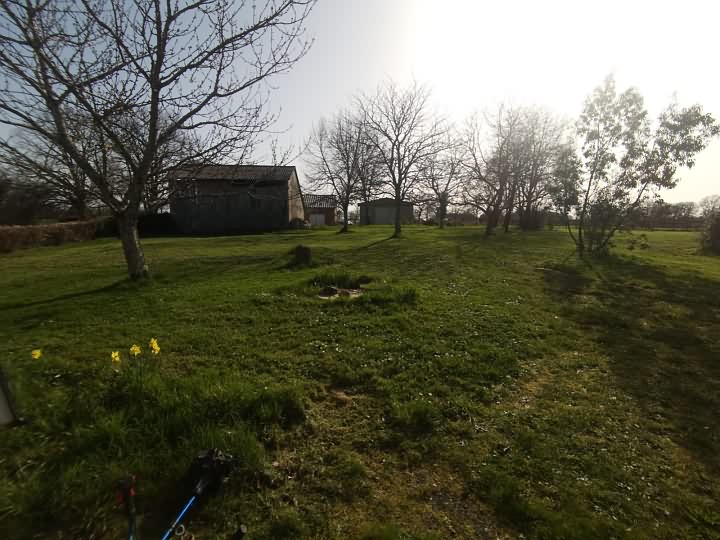 Stone barn to renovate near Suaux