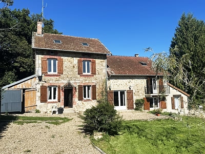 Maison en pierre de 4 chambres à vendre près de Jartaud