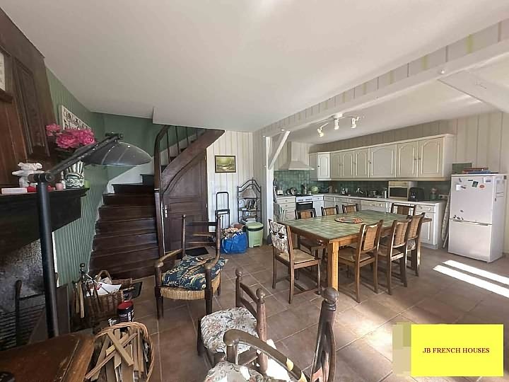 Maison en pierre de 4 chambres à vendre près de Jartaud