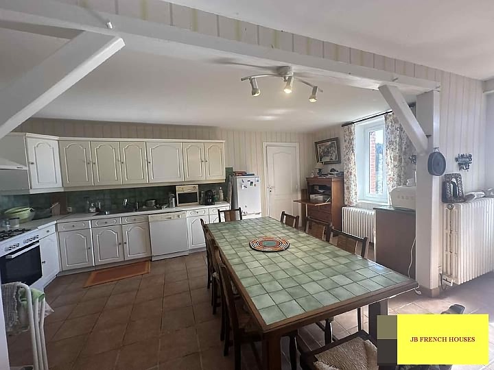 Maison en pierre de 4 chambres à vendre près de Jartaud