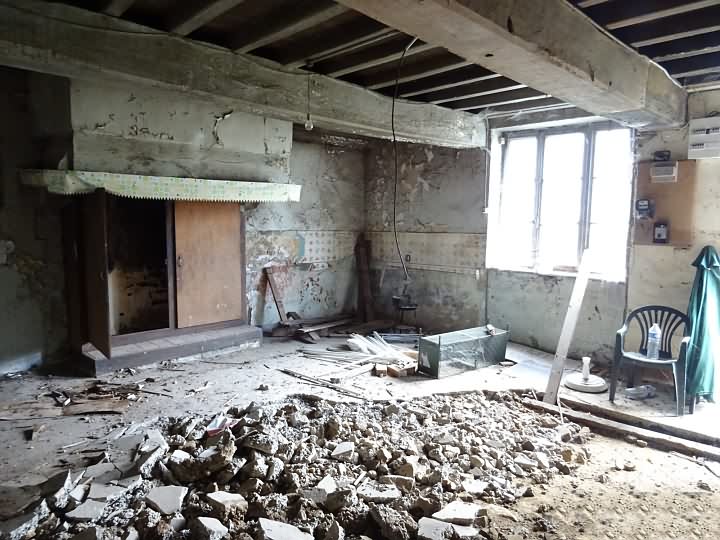 Stone house to renovate near Mantilly