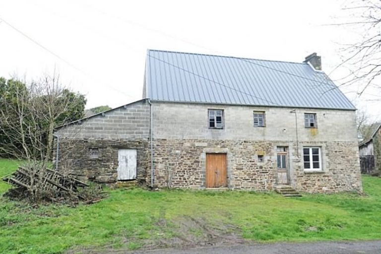 Stone house to renovate near Mantilly