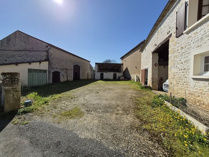 2 bed stone farmhouse for sale near Goulat