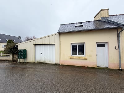 Stone cottage to renovate near Kergloff