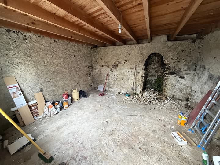 Stone cottage to renovate near Kergloff