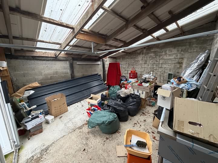 Stone cottage to renovate near Kergloff