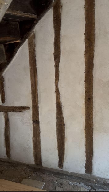 Stone house to renovate near Affieux
