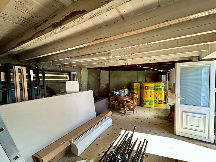 Stone house to renovate near Gentray