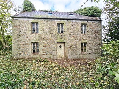 Stone house to renovate near Keraden