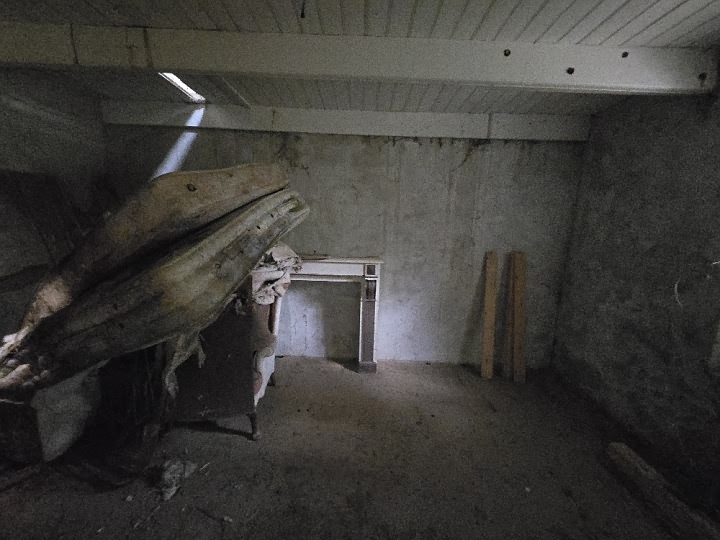 Stone house to renovate near Keraden