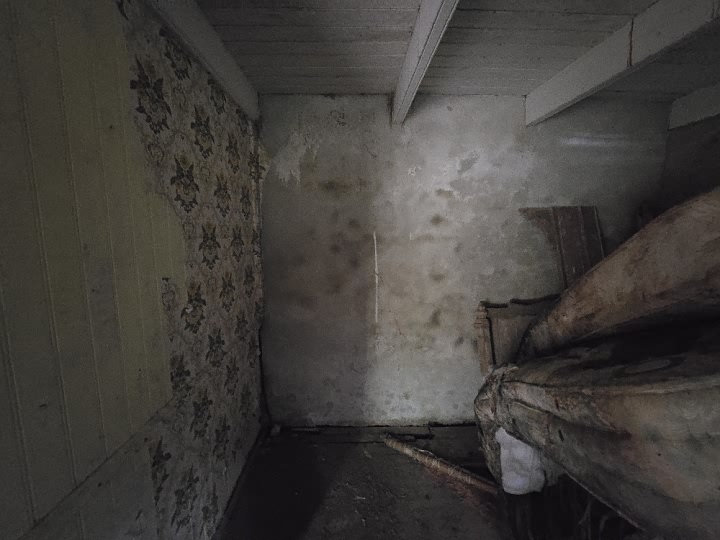 Stone house to renovate near Keraden